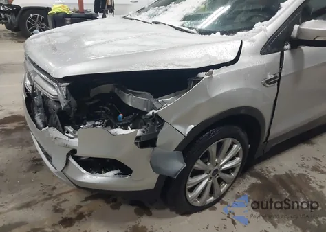 2017 Ford Escape Titanium z USA, uszkodzony, nr VIN 1FMCU9J99HUB30801